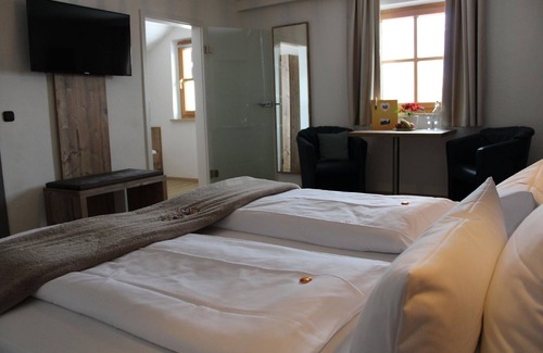 Lam House | Bayerische Gastwirtschaft Dimpfl-Stadl