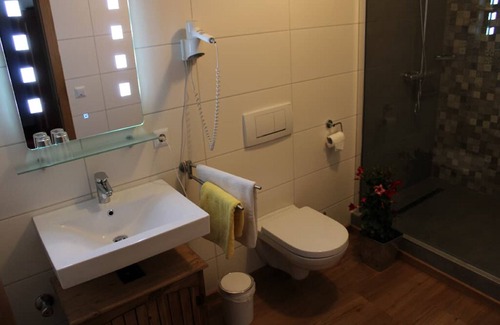 Lam House | Bayerische Gastwirtschaft Dimpfl-Stadl