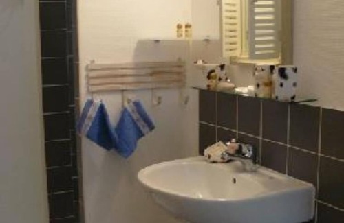 Juaye-Mondaye Cottage | BAYEUX, gîte "Le Charme", with garden near the landing beaches