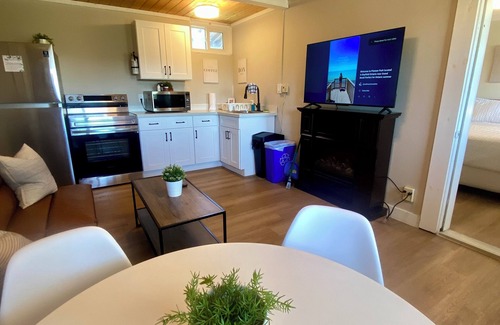 Bluewater Apartment | Bayfield Getaway 1 Pool HotTub Near Grand Bend & Lake Huron Pet Friendly