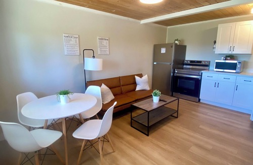 Bluewater Apartment | Bayfield Getaway 1 Pool HotTub Near Grand Bend & Lake Huron Pet Friendly