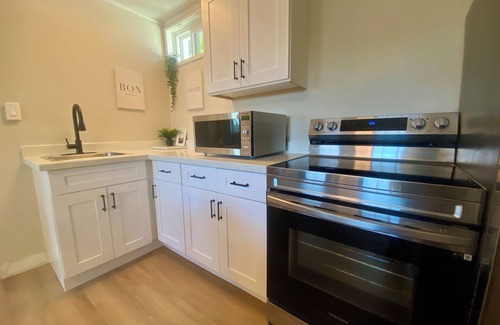 Bluewater Apartment | Bayfield Retreat 2 Pool HotTub Near Grand Bend & Lake Huron Pet Friendly