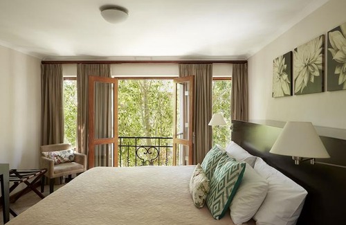 Three Anchor Bay House | Bayflowers Guest House