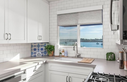 South Mission Beach Apartment | Bayfront 1-BR with Stunning View Steps to the Sand