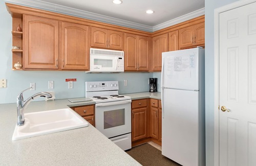 Ocean City Condo | Bayfront, 2 br with pool, walk to beach, boardwalk and FishTales