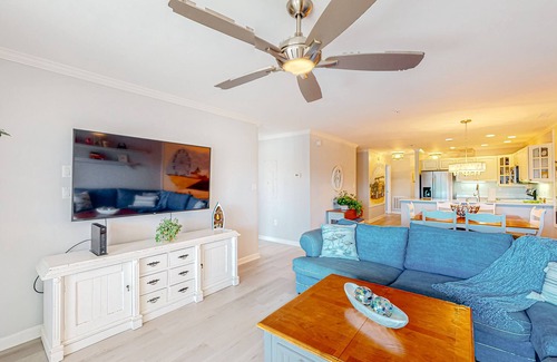 Heron Harbour Isle Condo | Bayfront, 3rd-floor condo with great deck, sunset view, pool, piers & central AC