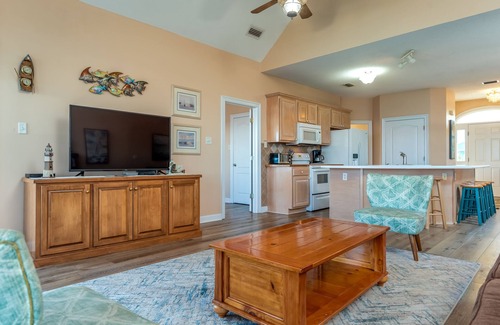 Silver Cay House | Bayfront, amazing views, waterside decking, close to everything! – Sunscape