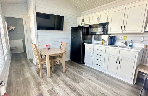Gilchrist House | Bayfront Bliss*Water Views & Beach Nearby*Great Fishing!