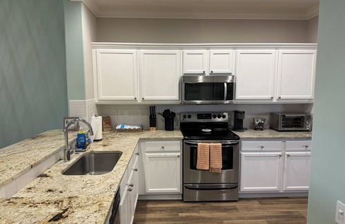 Tropical Cove Condo | Bayfront Bliss at Lexington CC Lake Village