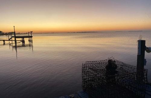 Gilchrist House | Bayfront Bliss & Great Fishing -Water Views & Beach Nearby