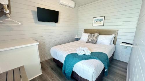 Gilchrist House | Bayfront Bliss & Great Fishing -Water Views & Beach Nearby