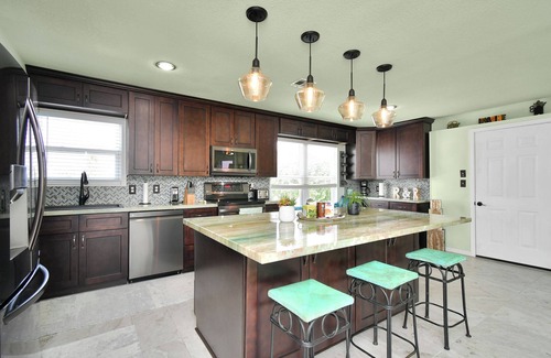 Dickinson House | Bayfront Breeze - Waterfront home right on Dickinson/Galveston Bay!