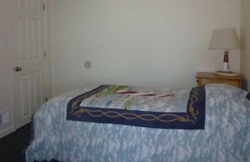 North Beach Haven Apartment | Bayfront classic beach beach house