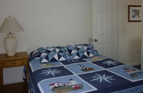 North Beach Haven Apartment | Bayfront classic beach beach house