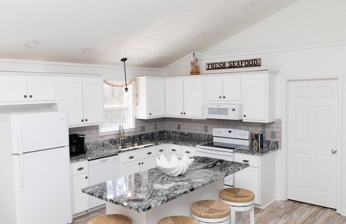 East End House | BAYFRONT Coastal Retreat