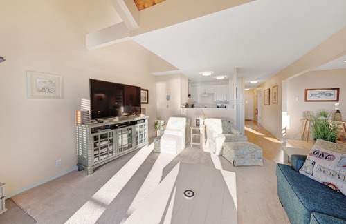 Newport Condo | Bayfront Condo with Spectacular Views & a Shared Gym