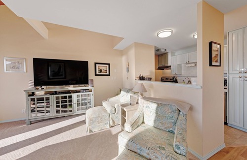 Newport Condo | Bayfront Condo with Spectacular Views & a Shared Gym