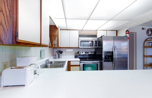 Midtown Ocean City Condo | Bayfront Condo with Great Views, Wrap-Around Deck, WiFi, W/D & Shared Pool