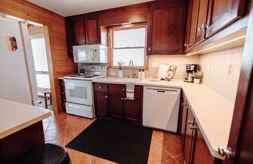 North Beach Haven House | BAYFRONT, DOCK, SHORT WALK TO BEACH, BRANT BEACH YACHT CLUB NEIGHBORHOOD