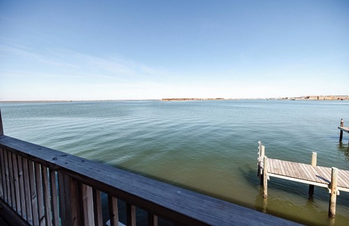 North Beach Haven House | BAYFRONT, DOCK, SHORT WALK TO BEACH, BRANT BEACH YACHT CLUB NEIGHBORHOOD