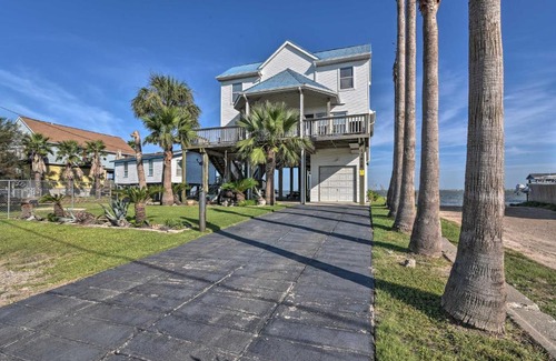 Sportsman Road House | Bayfront Fishing Pier Galveston Island Home!