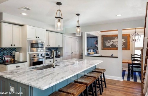 Brick House | Bayfront Gem: 7BR Beach House Pool & Private 51ft Boat Dock