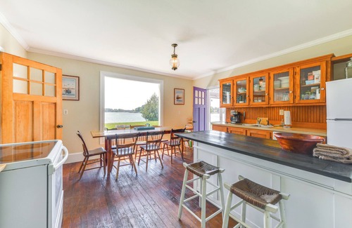 Edwardsville House | Bayfront Heathsville Home w/Crabbing Pier!