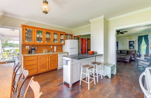 Edwardsville House | Bayfront Heathsville Home w/Crabbing Pier!