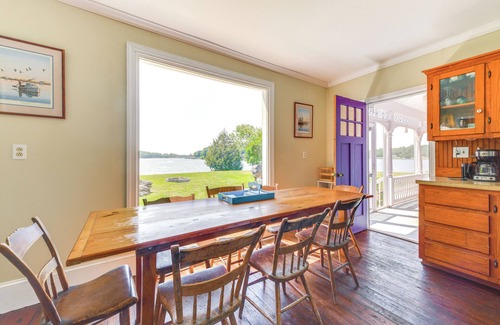 Edwardsville House | Bayfront Heathsville Home w/Crabbing Pier!
