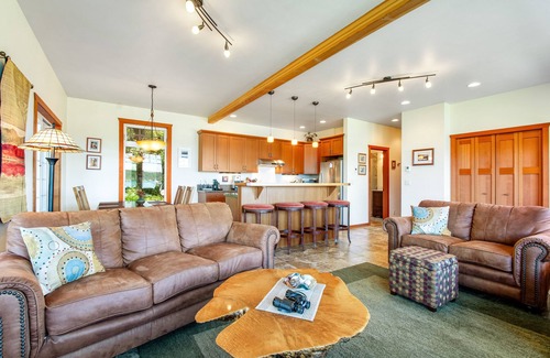 Lopez Island House | Bayfront home w/private beach, water/mountain views, gas grill, deck, gas stove