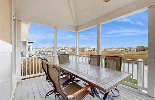 Heron Harbour Isle House | Bayfront home with WiFi, fireplace, & pool