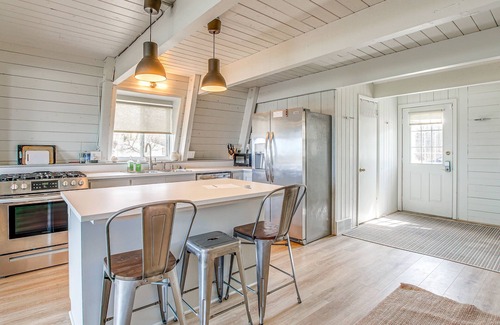 Kewaunee County Cabin | Bayfront Luxemburg Cabin Rental w/Private Beach!