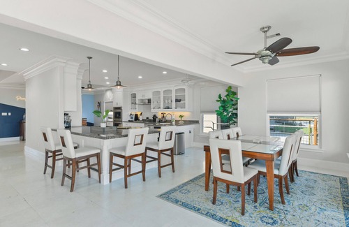 Clear Lake Shores House | Bayfront Luxury House with Pool near Kemah Boardwalk with Pier