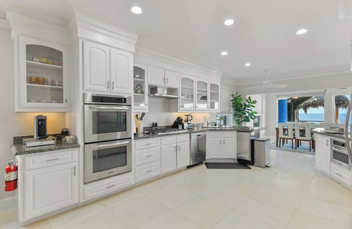Clear Lake Shores House | Bayfront Luxury House with Pool near Kemah Boardwalk with Pier