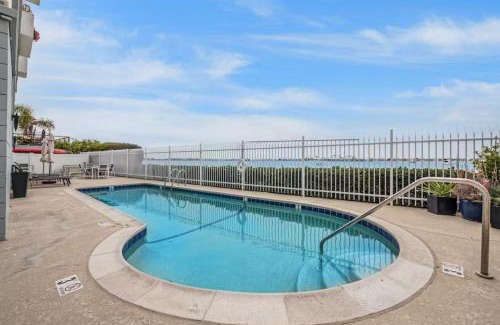Crown Point House | Bayfront Paradise - Flexible 30 Day plus w Amazing Bay View and Pool