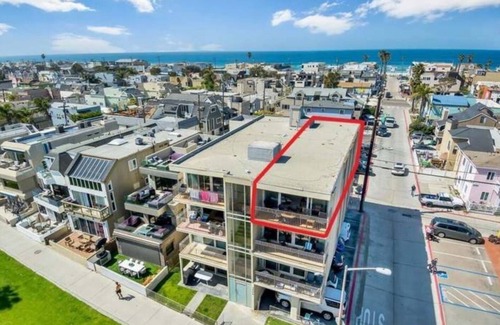 San Diego Condo | Bayfront Perfectly located 2bdrm 1 Parking spot with lots of free parking nearby