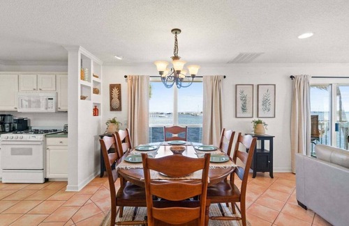 Panama City House | Bayfront townhome with private dock, fishing poles & 2 kayaks provided in Historic St. Andrew's!