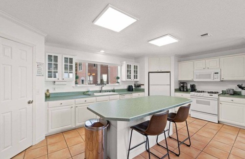 Panama City House | Bayfront townhome with private dock, fishing poles & 2 kayaks provided in Historic St. Andrew's!