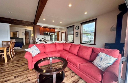 Old Town House | Bayfront Two Bedroom OVER the Water! Beach, Balcony & Pet friendly