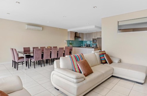 Victor Harbor Apartment | Bayline On The Beachfront + WIFI