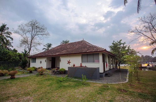 Kumbalam Villa | Baymaas Lakehouse