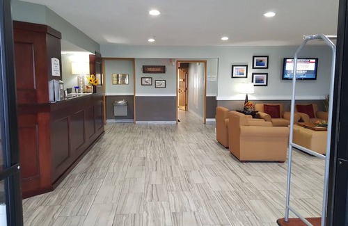 Grand Haven Hotel | Baymont by Wyndham Grand Haven