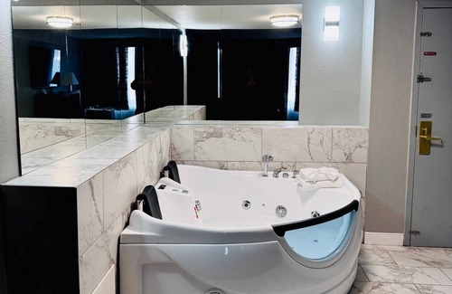 Addison Hotel | Baymont by Wyndham Addison