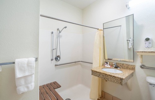 Albany Hotel | Baymont by Wyndham Albany