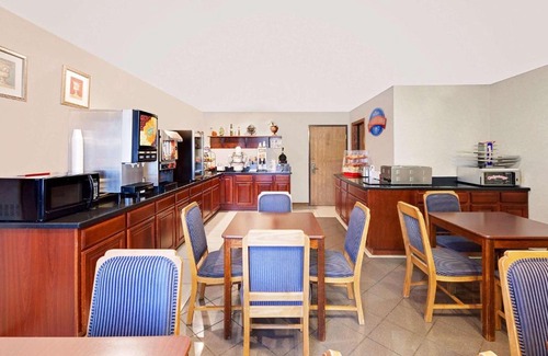Battle Creek Hotel | Baymont by Wyndham Battle Creek Downtown