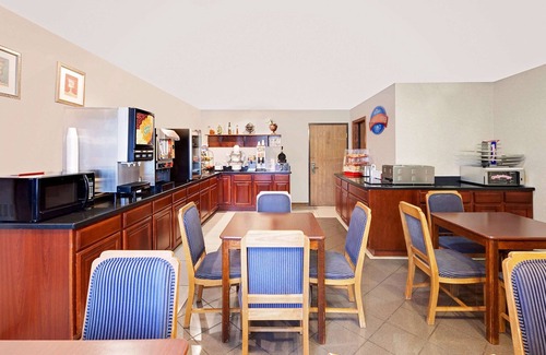 Battle Creek Hotel | Baymont by Wyndham Battle Creek Downtown