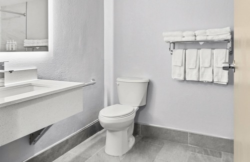 Batavia Hotel | Baymont by Wyndham Batavia - Darien Lake