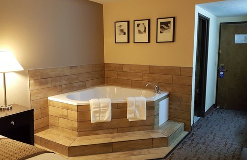 Belleville Hotel | Baymont by Wyndham Belleville Airport Area
