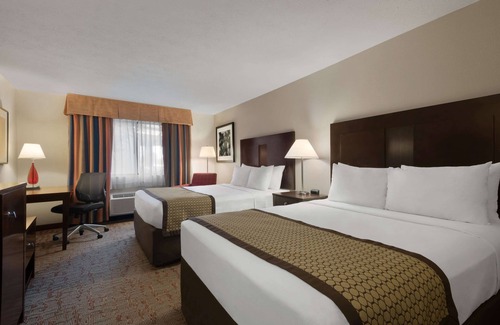 Belleville Hotel | Baymont by Wyndham Belleville Airport Area