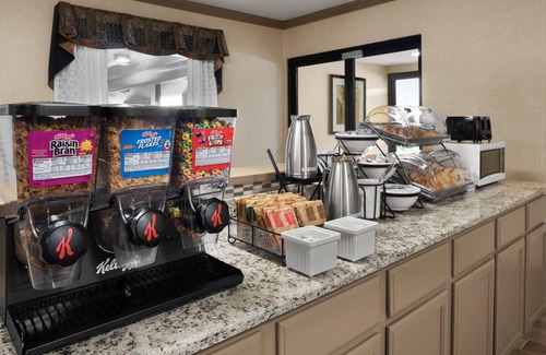 Belleville Hotel | Baymont by Wyndham Belleville Airport Area